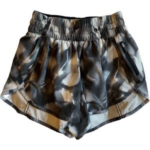 Lululemon Size 4 Tracker Shorts